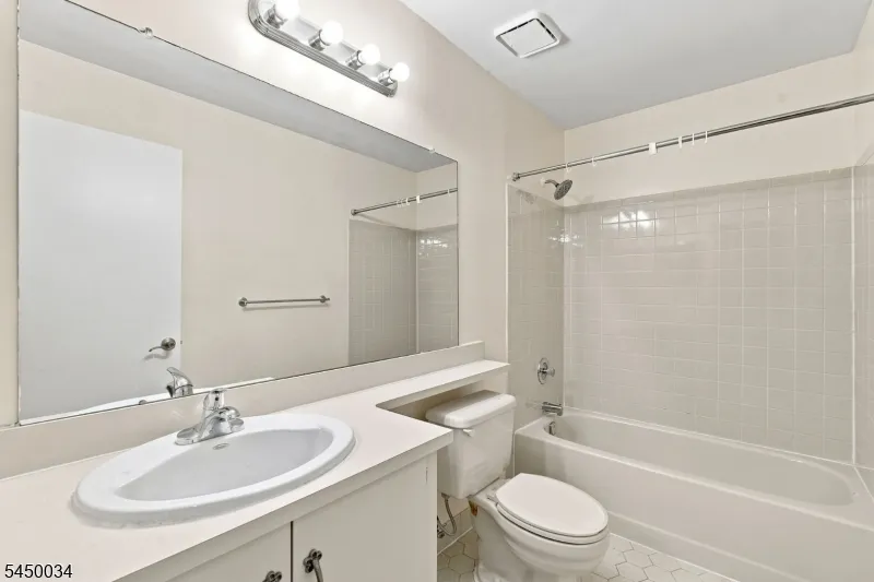 407 Lancaster Ct Piscataway, NJ 08854