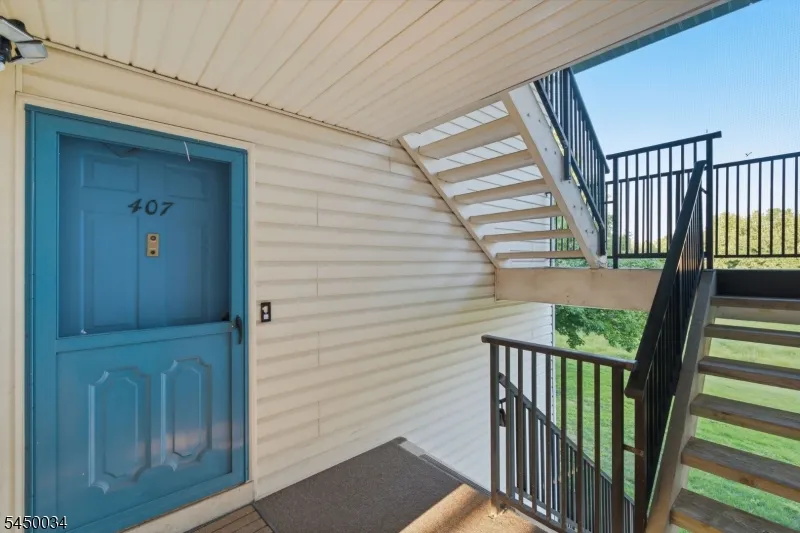 407 Lancaster Ct Piscataway, NJ 08854