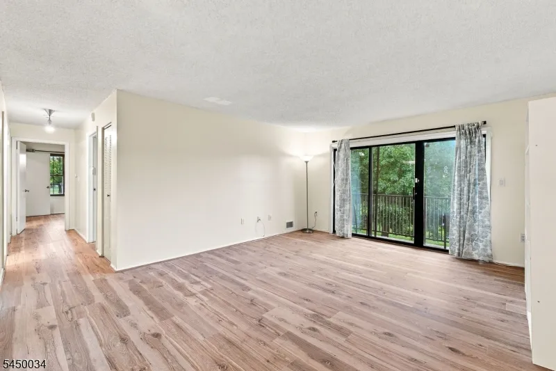 407 Lancaster Ct Piscataway, NJ 08854