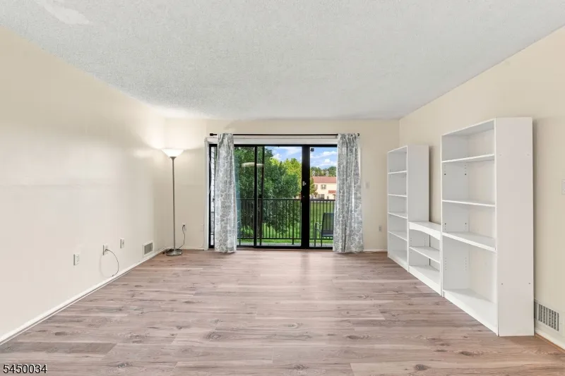 407 Lancaster Ct Piscataway, NJ 08854