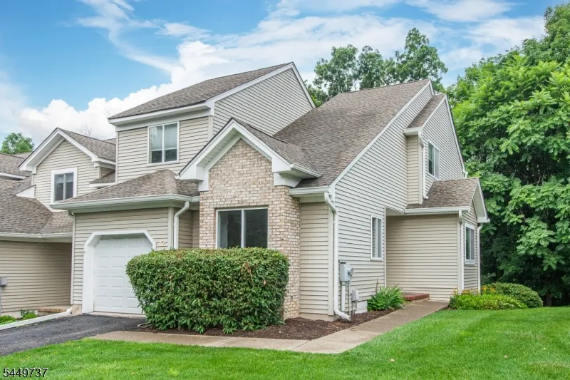 12 Pale Star Ct Hardyston, NJ 07419