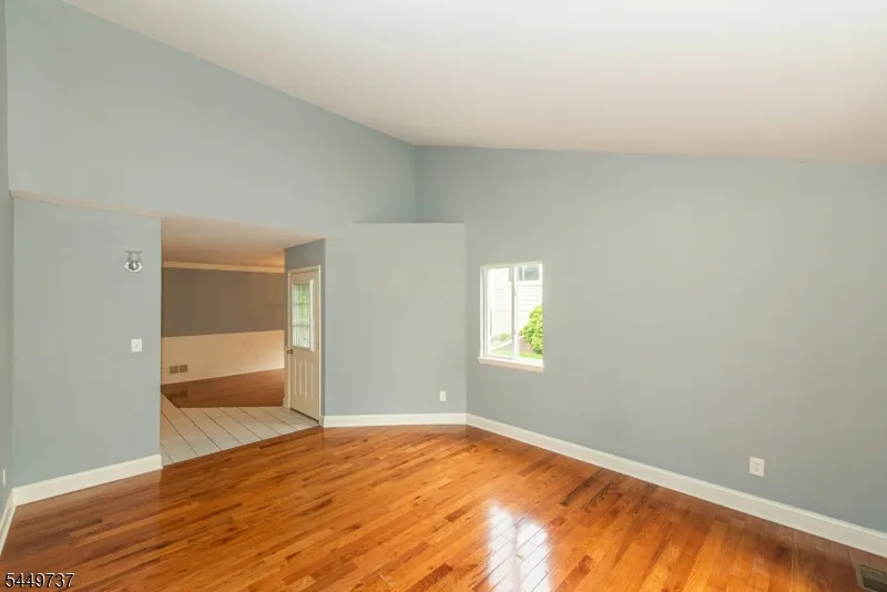 12 Pale Star Ct Hardyston, NJ 07419
