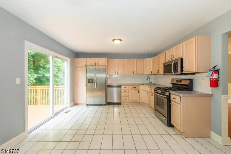 12 Pale Star Ct Hardyston, NJ 07419