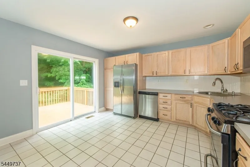 12 Pale Star Ct Hardyston, NJ 07419