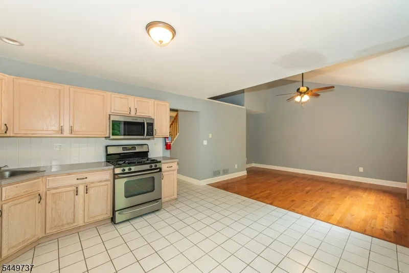12 Pale Star Ct Hardyston, NJ 07419
