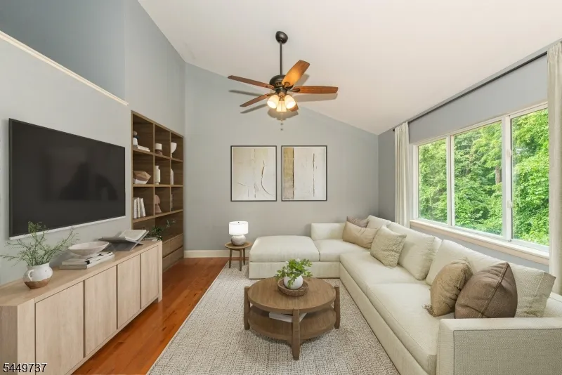 12 Pale Star Ct Hardyston, NJ 07419