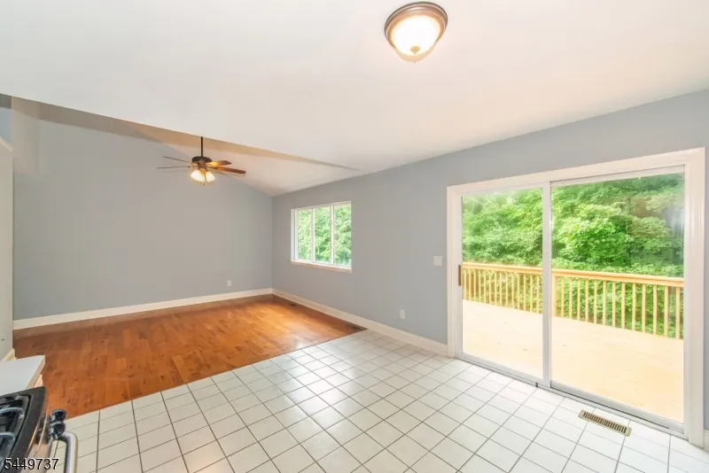 12 Pale Star Ct Hardyston, NJ 07419