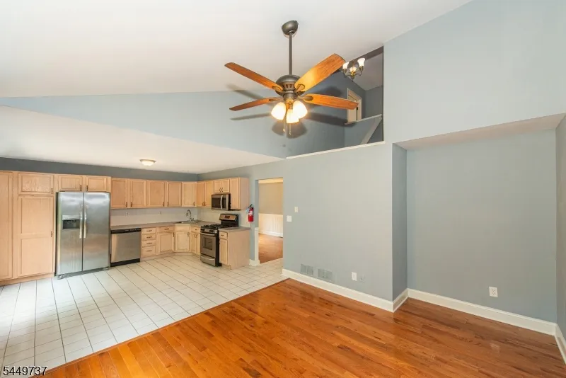 12 Pale Star Ct Hardyston, NJ 07419