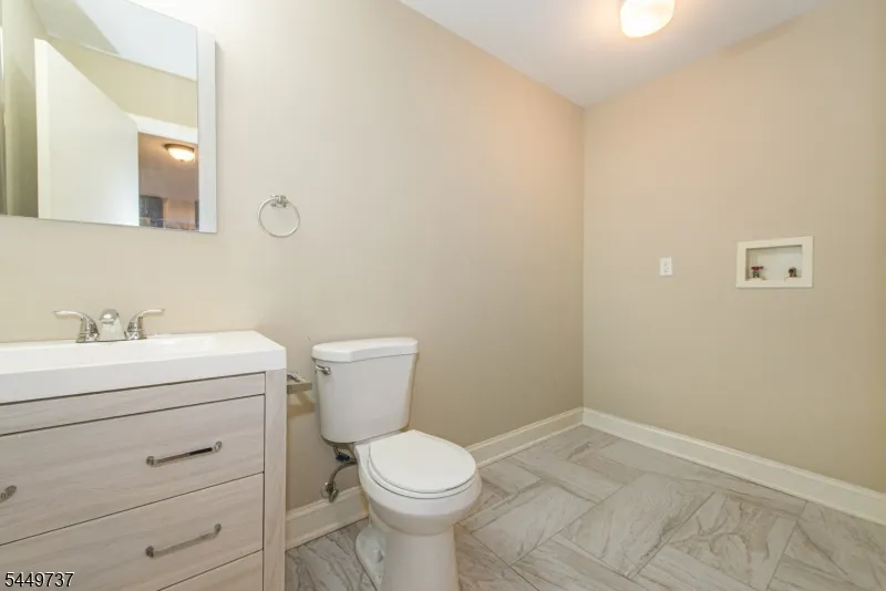 12 Pale Star Ct Hardyston, NJ 07419