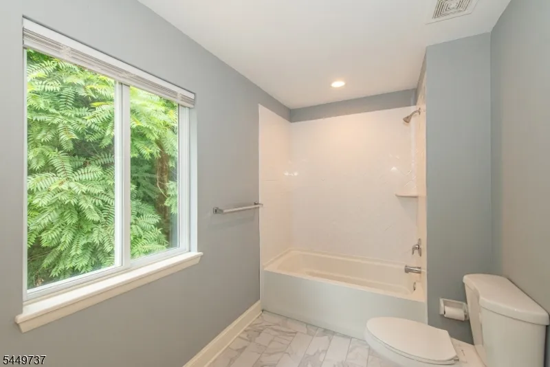 12 Pale Star Ct Hardyston, NJ 07419