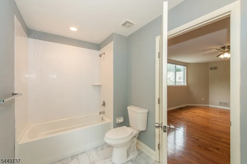 12 Pale Star Ct Hardyston, NJ 07419