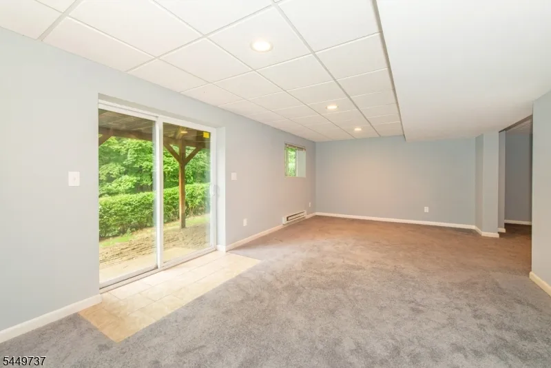 12 Pale Star Ct Hardyston, NJ 07419