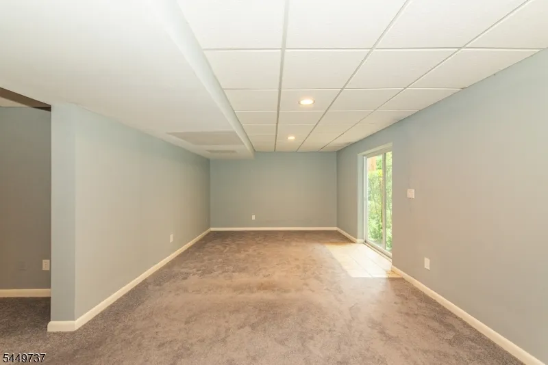 12 Pale Star Ct Hardyston, NJ 07419
