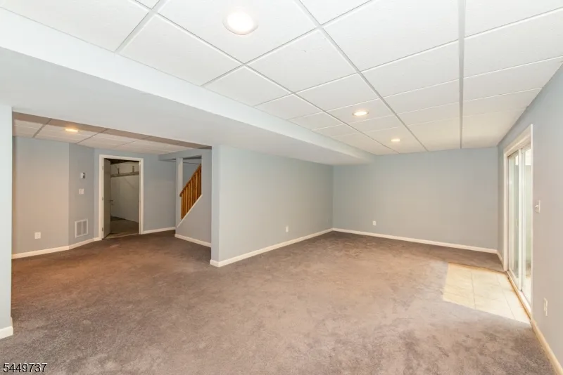 12 Pale Star Ct Hardyston, NJ 07419