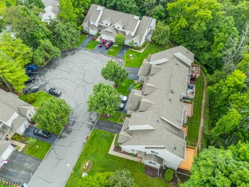 12 Pale Star Ct Hardyston, NJ 07419