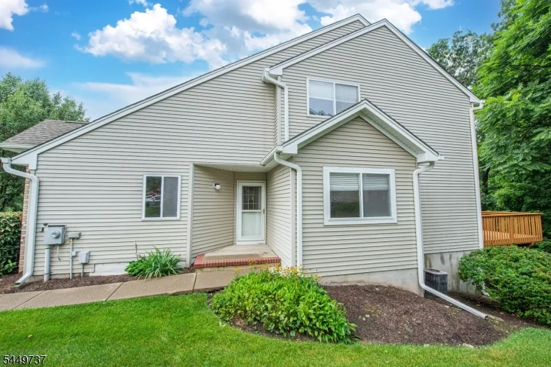 12 Pale Star Ct Hardyston, NJ 07419