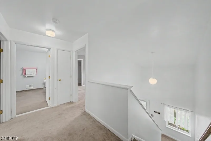 30 Sundance Ter Hardyston, NJ 07419