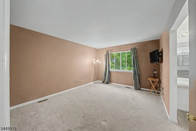 30 Sundance Ter Hardyston, NJ 07419