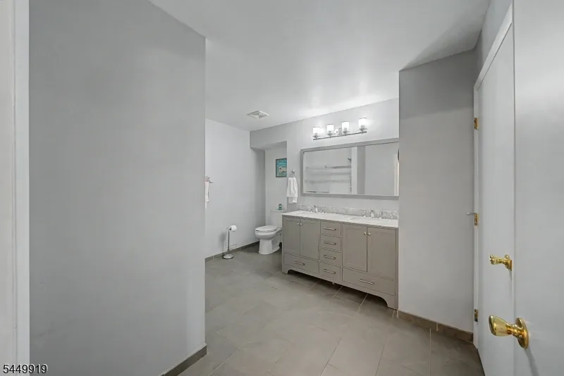 30 Sundance Ter Hardyston, NJ 07419