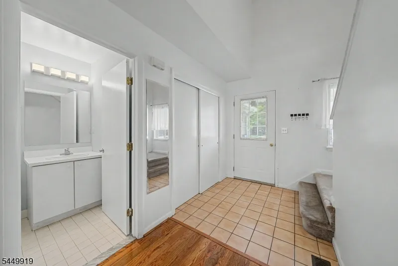 30 Sundance Ter Hardyston, NJ 07419
