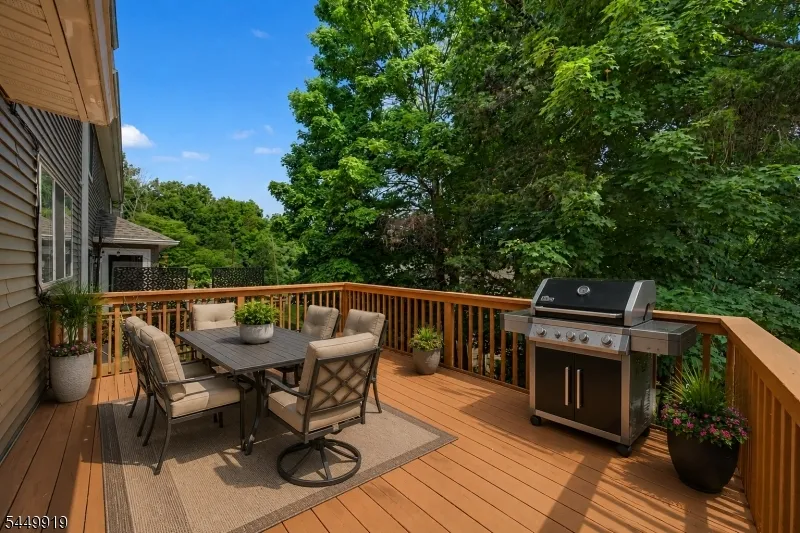 30 Sundance Ter Hardyston, NJ 07419