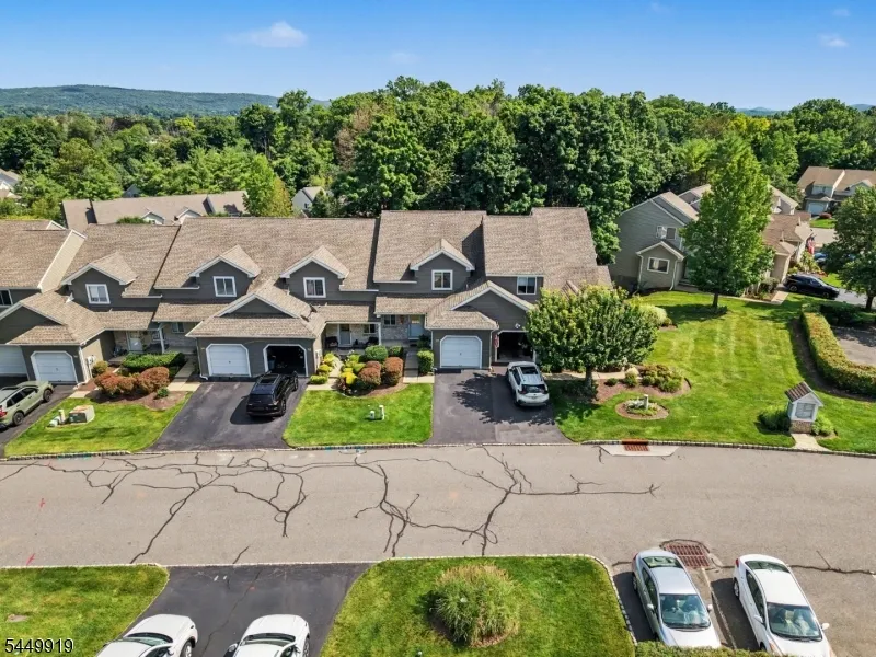 30 Sundance Ter Hardyston, NJ 07419