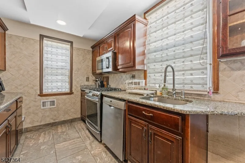 15 Putnam Pl Clifton City, NJ 07011