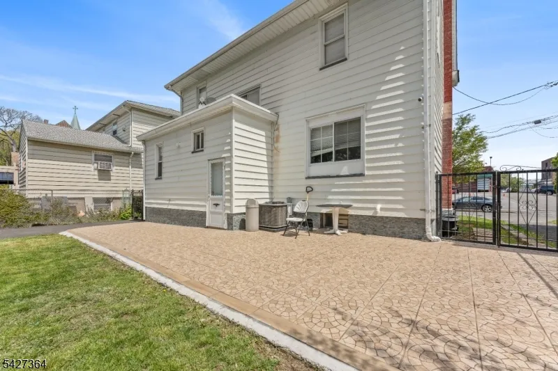 15 Putnam Pl Clifton City, NJ 07011