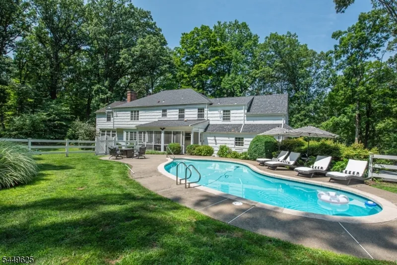 33 Hunter Dr Harding, NJ 07976