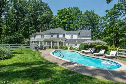 33 Hunter Dr