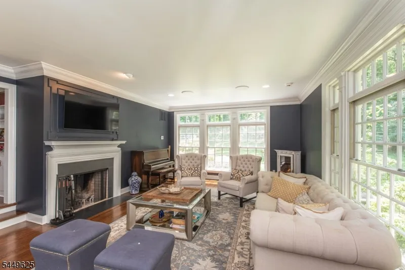 33 Hunter Dr Harding, NJ 07976