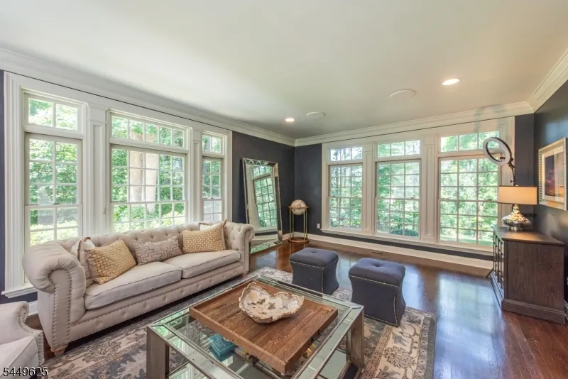 33 Hunter Dr Harding, NJ 07976