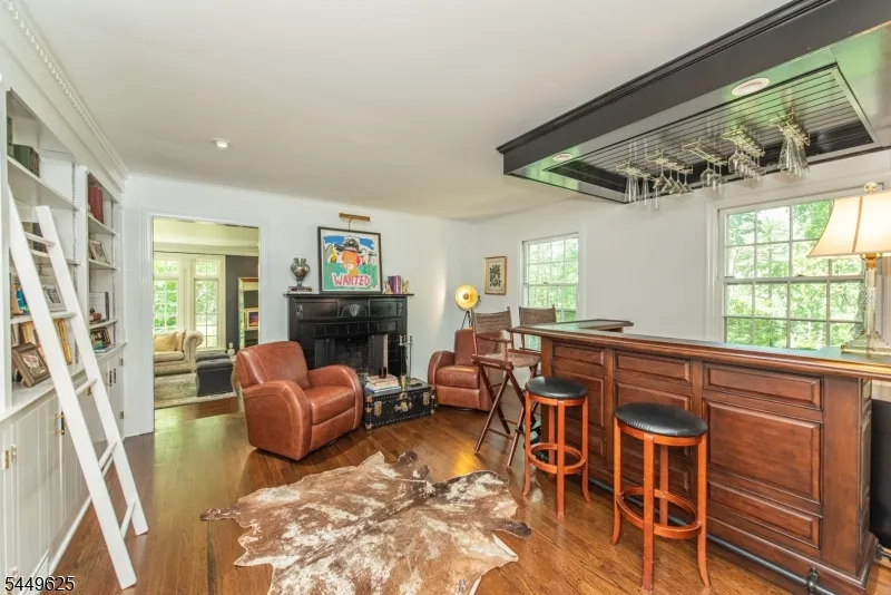 33 Hunter Dr Harding, NJ 07976