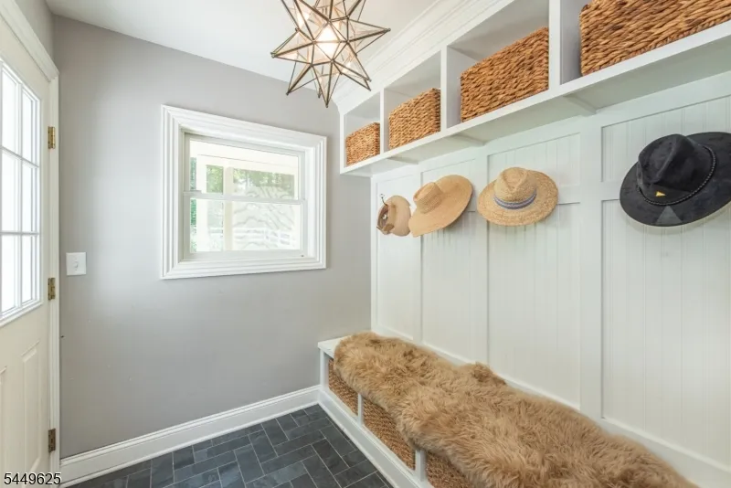 33 Hunter Dr Harding, NJ 07976