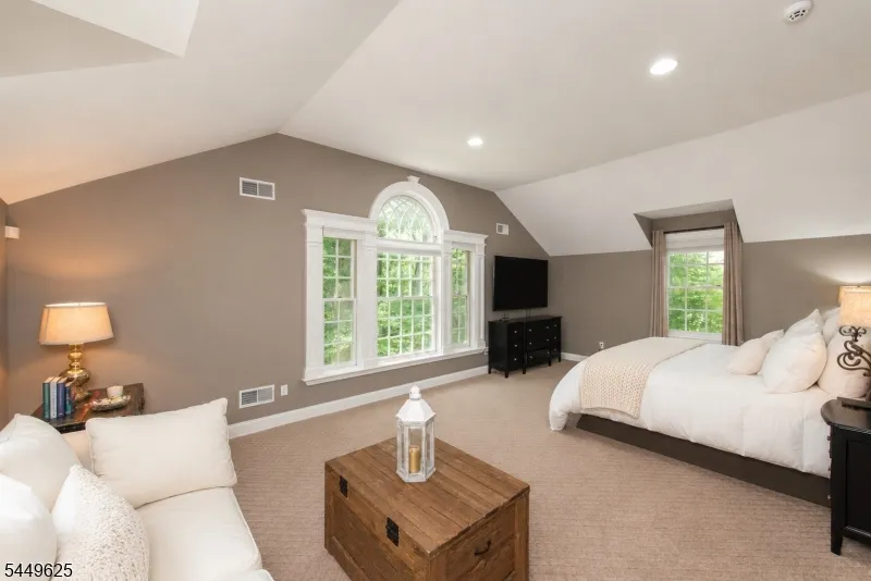 33 Hunter Dr Harding, NJ 07976