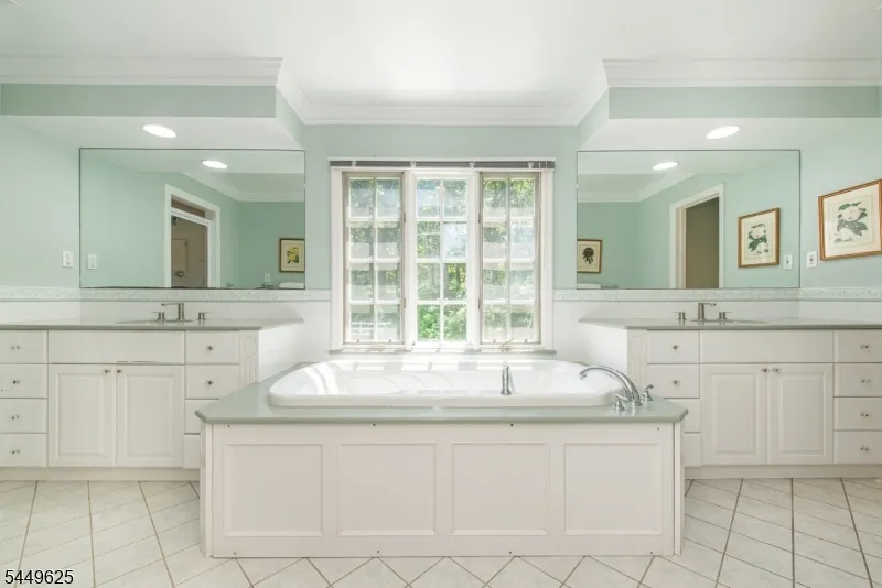 33 Hunter Dr Harding, NJ 07976