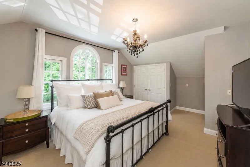 33 Hunter Dr Harding, NJ 07976