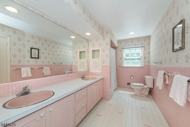 33 Hunter Dr Harding, NJ 07976