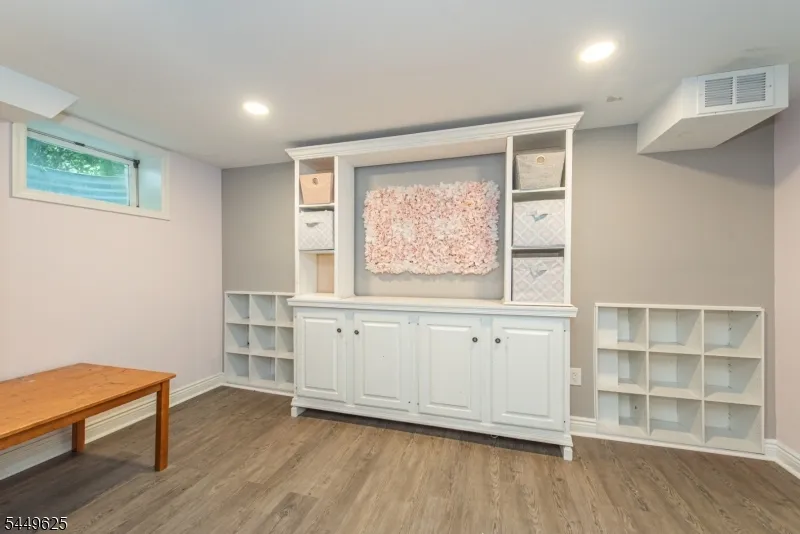 33 Hunter Dr Harding, NJ 07976