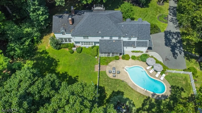 33 Hunter Dr Harding, NJ 07976