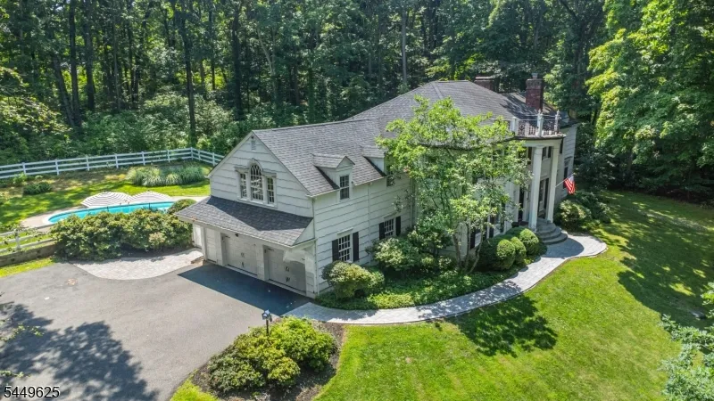 33 Hunter Dr Harding, NJ 07976