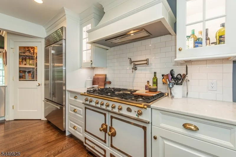 33 Hunter Dr Harding, NJ 07976