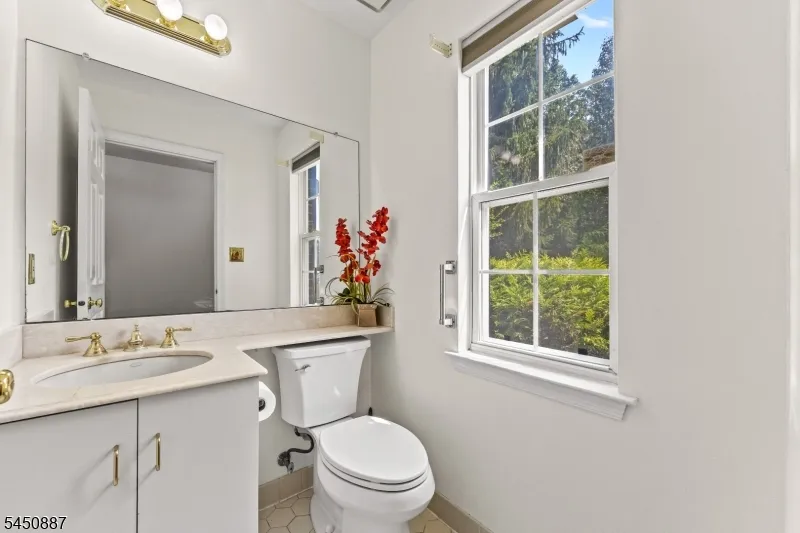 50 Washington Ct Montville, NJ 07082