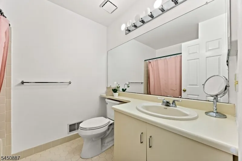 50 Washington Ct Montville, NJ 07082