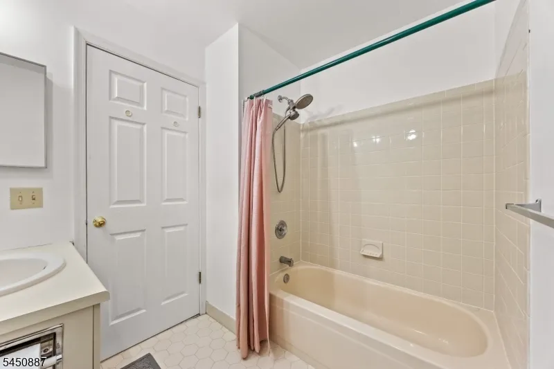 50 Washington Ct Montville, NJ 07082