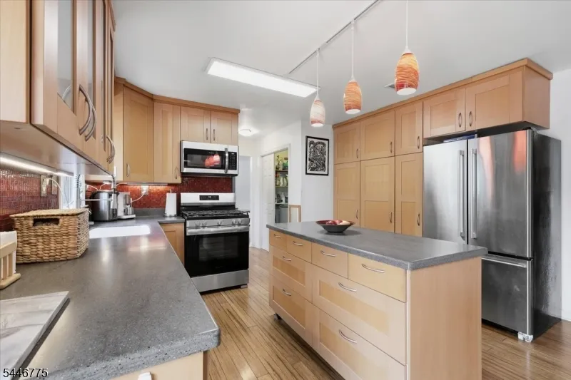 3 Winterberry Cir Piscataway, NJ 08854