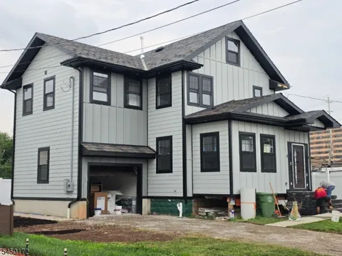 1123 Thompson Ave
