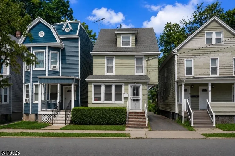 27 Cummings St Irvington, NJ 07111
