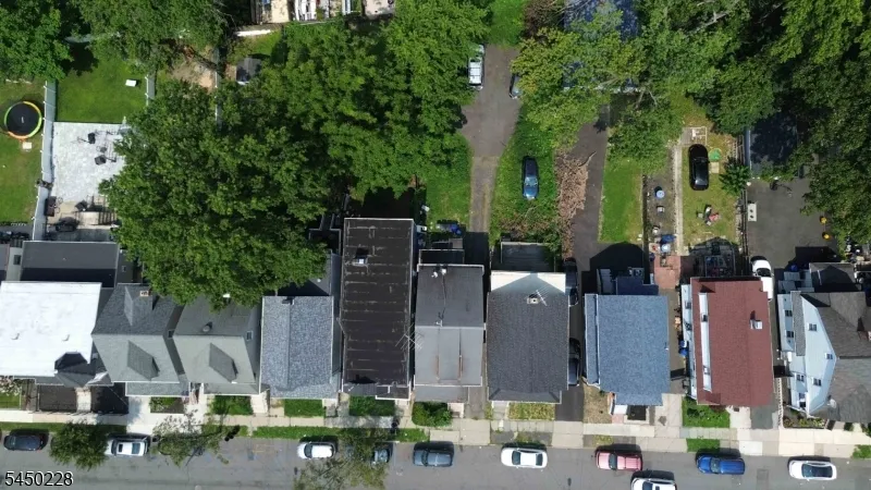 27 Cummings St Irvington, NJ 07111