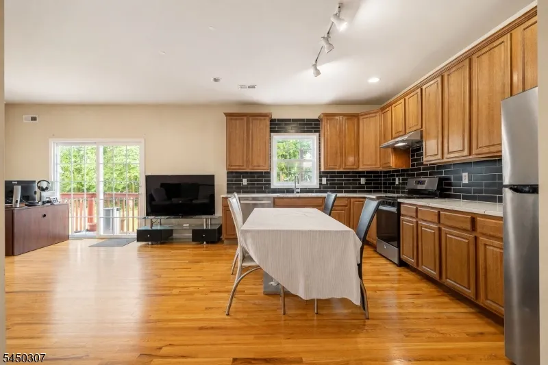 160 Teeple Pl South Plainfield, NJ 07080